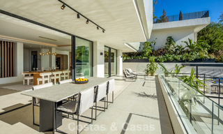 Atractiva villa de diseño con espectaculares vistas al mar en venta en Elviria, al este del centro de Marbella 789114 