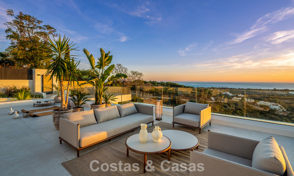Atractiva villa de diseño con espectaculares vistas al mar en venta en Elviria, al este del centro de Marbella 789121