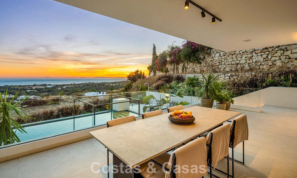 Atractiva villa de diseño con espectaculares vistas al mar en venta en Elviria, al este del centro de Marbella 789122