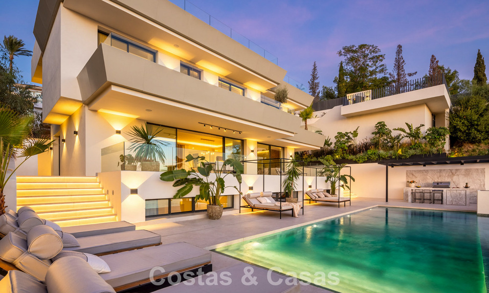 Atractiva villa de diseño con espectaculares vistas al mar en venta en Elviria, al este del centro de Marbella 789126