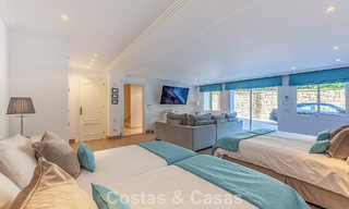 Villa de estilo español en venta junto a un campo de golf, en urbanización cerrada de La Quinta, Marbella - Benahavís 789241 