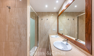 Villa de estilo español en venta junto a un campo de golf, en urbanización cerrada de La Quinta, Marbella - Benahavís 789243 