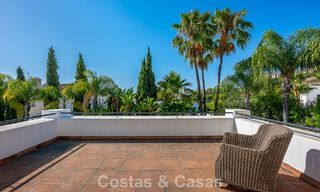 Villa de estilo español en venta junto a un campo de golf, en urbanización cerrada de La Quinta, Marbella - Benahavís 789258 