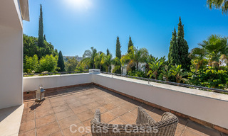 Villa de estilo español en venta junto a un campo de golf, en urbanización cerrada de La Quinta, Marbella - Benahavís 789259 