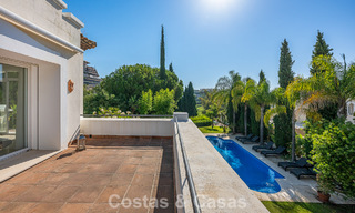Villa de estilo español en venta junto a un campo de golf, en urbanización cerrada de La Quinta, Marbella - Benahavís 789262 
