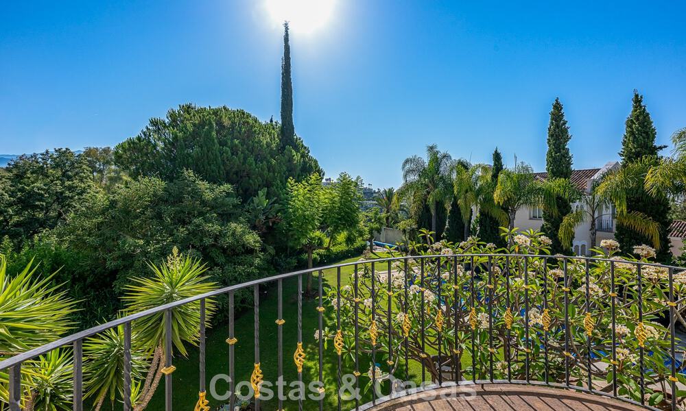 Villa de estilo español en venta junto a un campo de golf, en urbanización cerrada de La Quinta, Marbella - Benahavís 789263