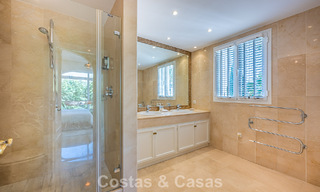 Villa de estilo español en venta junto a un campo de golf, en urbanización cerrada de La Quinta, Marbella - Benahavís 789270 