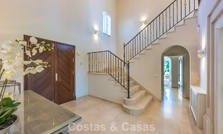 Villa de estilo español en venta junto a un campo de golf, en urbanización cerrada de La Quinta, Marbella - Benahavís 789272 