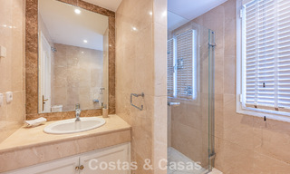 Villa de estilo español en venta junto a un campo de golf, en urbanización cerrada de La Quinta, Marbella - Benahavís 789277 