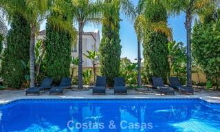 Villa de estilo español en venta junto a un campo de golf, en urbanización cerrada de La Quinta, Marbella - Benahavís 789289 