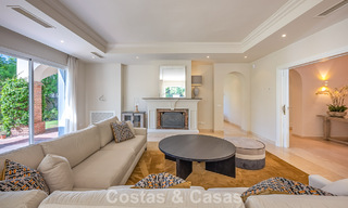 Villa de estilo español en venta junto a un campo de golf, en urbanización cerrada de La Quinta, Marbella - Benahavís 789292 