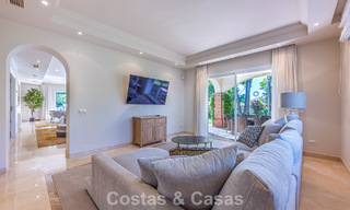 Villa de estilo español en venta junto a un campo de golf, en urbanización cerrada de La Quinta, Marbella - Benahavís 789296 