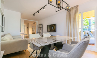 Dúplex reformado en venta a poca distancia de comodidades locales y de Puerto Banús en Nueva Andalucía, Marbella 789342 