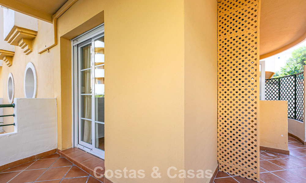 Dúplex reformado en venta a poca distancia de comodidades locales y de Puerto Banús en Nueva Andalucía, Marbella 789350