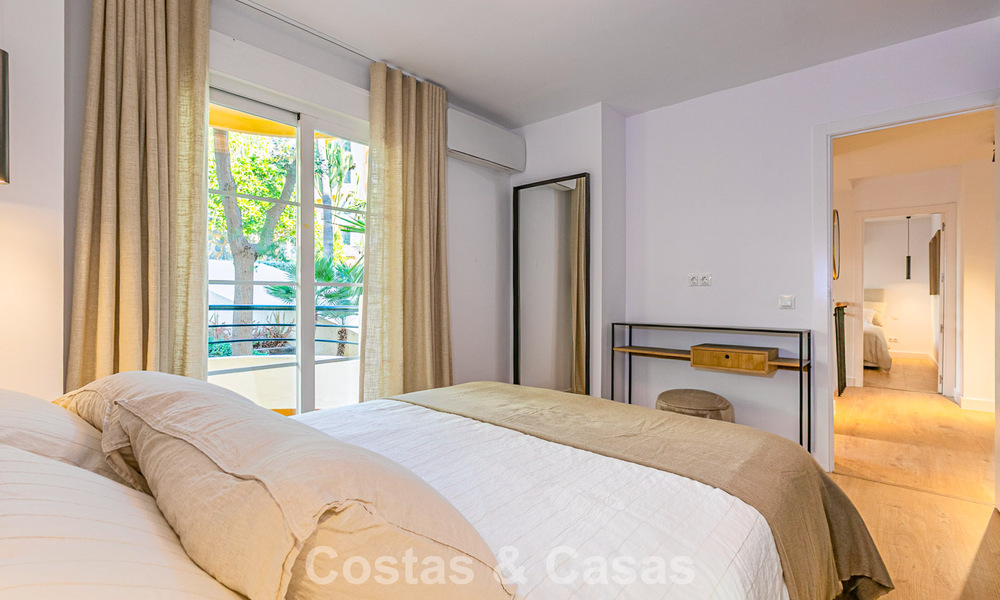 Dúplex reformado en venta a poca distancia de comodidades locales y de Puerto Banús en Nueva Andalucía, Marbella 789353