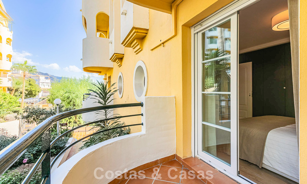 Dúplex reformado en venta a poca distancia de comodidades locales y de Puerto Banús en Nueva Andalucía, Marbella 789355