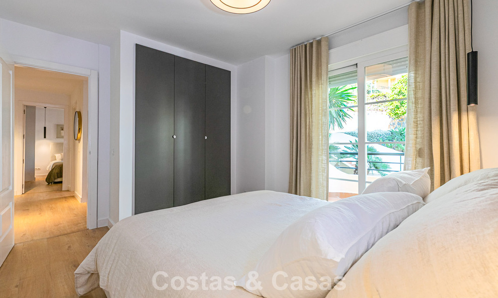 Dúplex reformado en venta a poca distancia de comodidades locales y de Puerto Banús en Nueva Andalucía, Marbella 789357