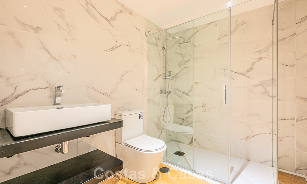 Dúplex reformado en venta a poca distancia de comodidades locales y de Puerto Banús en Nueva Andalucía, Marbella 789360