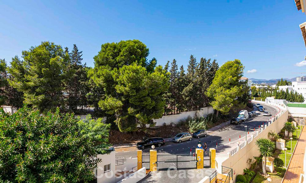 Ático con vistas al mar en venta a poca distancia de todas las comodidades y de Puerto Banús en Nueva Andalucía, Marbella 789315