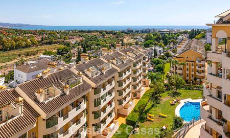Ático con vistas al mar en venta a poca distancia de todas las comodidades y de Puerto Banús en Nueva Andalucía, Marbella 789317