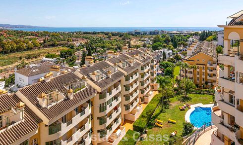 Ático con vistas al mar en venta a poca distancia de todas las comodidades y de Puerto Banús en Nueva Andalucía, Marbella 789317