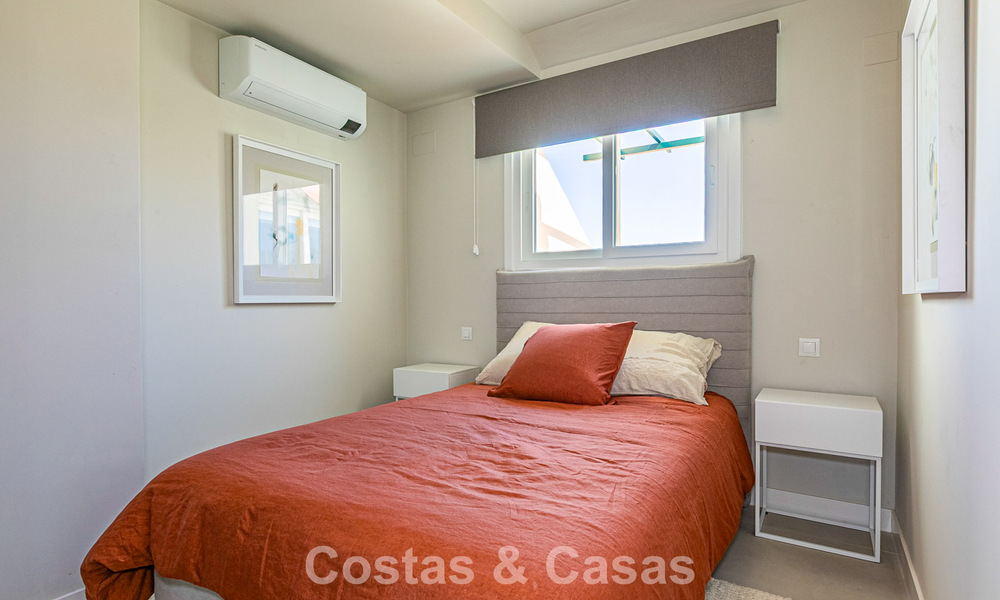 Ático con vistas al mar en venta a poca distancia de todas las comodidades y de Puerto Banús en Nueva Andalucía, Marbella 789322