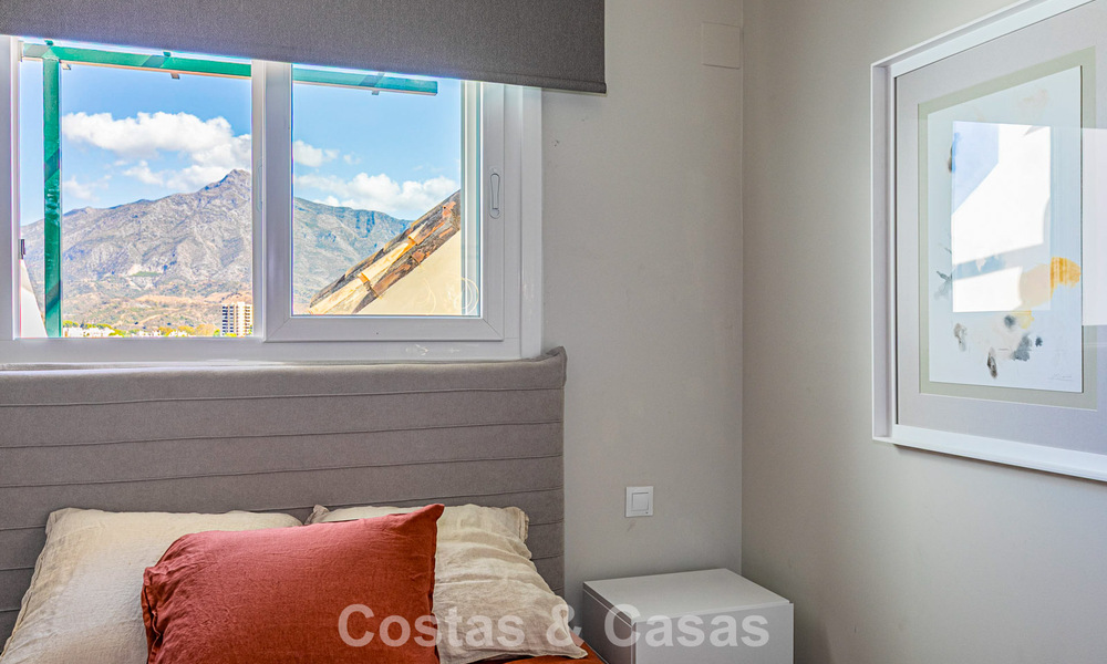 Ático con vistas al mar en venta a poca distancia de todas las comodidades y de Puerto Banús en Nueva Andalucía, Marbella 789324