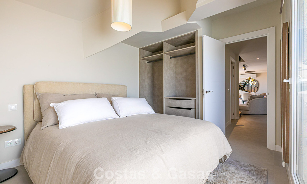 Ático con vistas al mar en venta a poca distancia de todas las comodidades y de Puerto Banús en Nueva Andalucía, Marbella 789326