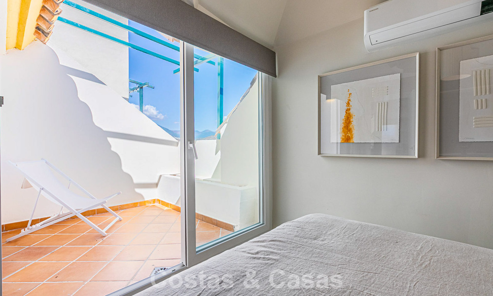 Ático con vistas al mar en venta a poca distancia de todas las comodidades y de Puerto Banús en Nueva Andalucía, Marbella 789327