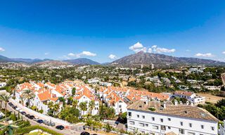 Ático con vistas al mar en venta a poca distancia de todas las comodidades y de Puerto Banús en Nueva Andalucía, Marbella 789328 
