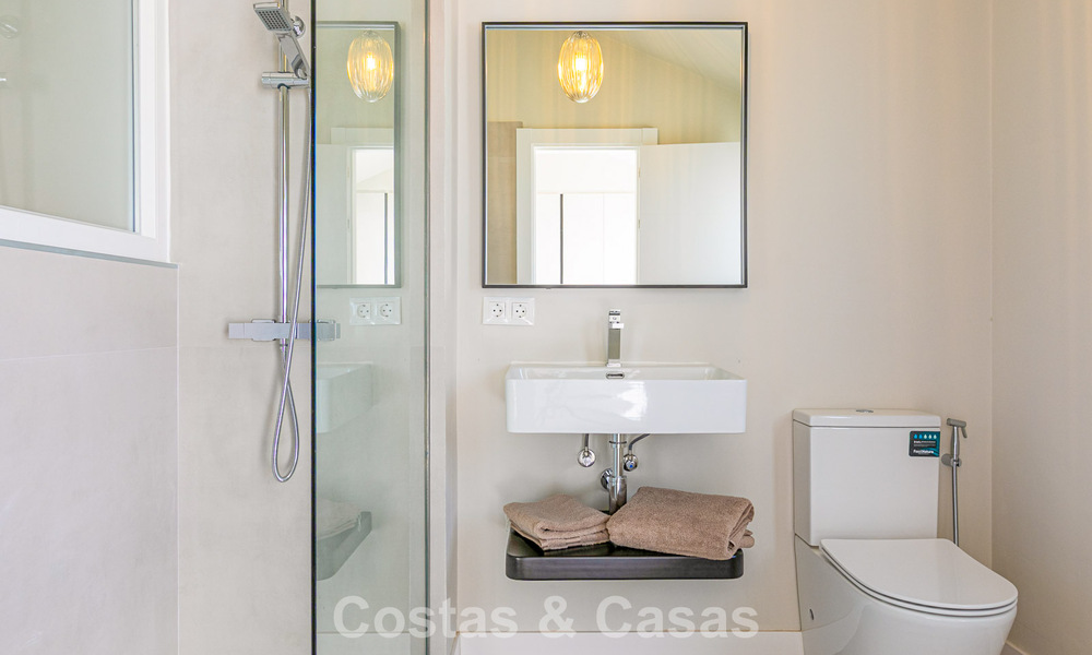 Ático con vistas al mar en venta a poca distancia de todas las comodidades y de Puerto Banús en Nueva Andalucía, Marbella 789331