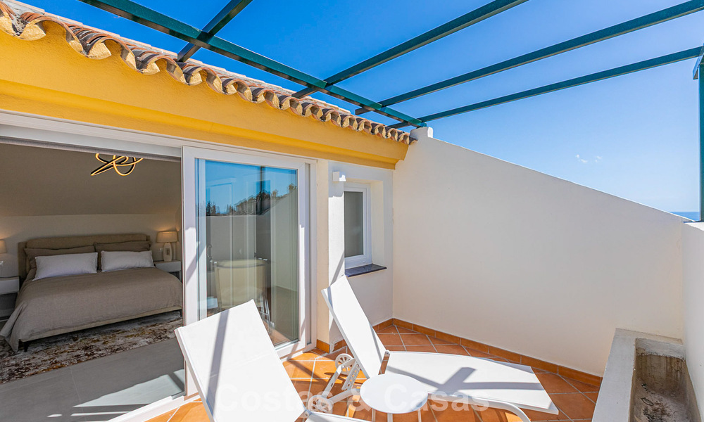 Ático con vistas al mar en venta a poca distancia de todas las comodidades y de Puerto Banús en Nueva Andalucía, Marbella 789333