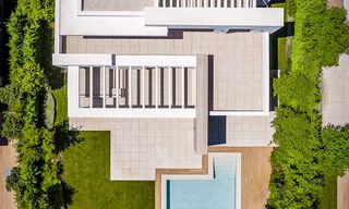 Villa de lujo lista para entrar a vivir, con arquitectura minimalista, en venta en la New Golden Mile entre Marbella y Estepona 789680 