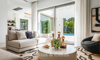 Villa de lujo lista para entrar a vivir, con arquitectura minimalista, en venta en la New Golden Mile entre Marbella y Estepona 789685 