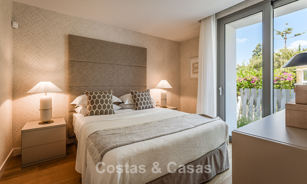 Villa de lujo lista para entrar a vivir, con arquitectura minimalista, en venta en la New Golden Mile entre Marbella y Estepona 789688