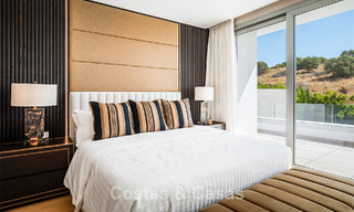 Villa de lujo lista para entrar a vivir, con arquitectura minimalista, en venta en la New Golden Mile entre Marbella y Estepona 789689 