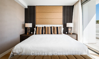 Villa de lujo lista para entrar a vivir, con arquitectura minimalista, en venta en la New Golden Mile entre Marbella y Estepona 789690 