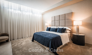 Villa de lujo lista para entrar a vivir, con arquitectura minimalista, en venta en la New Golden Mile entre Marbella y Estepona 789697 