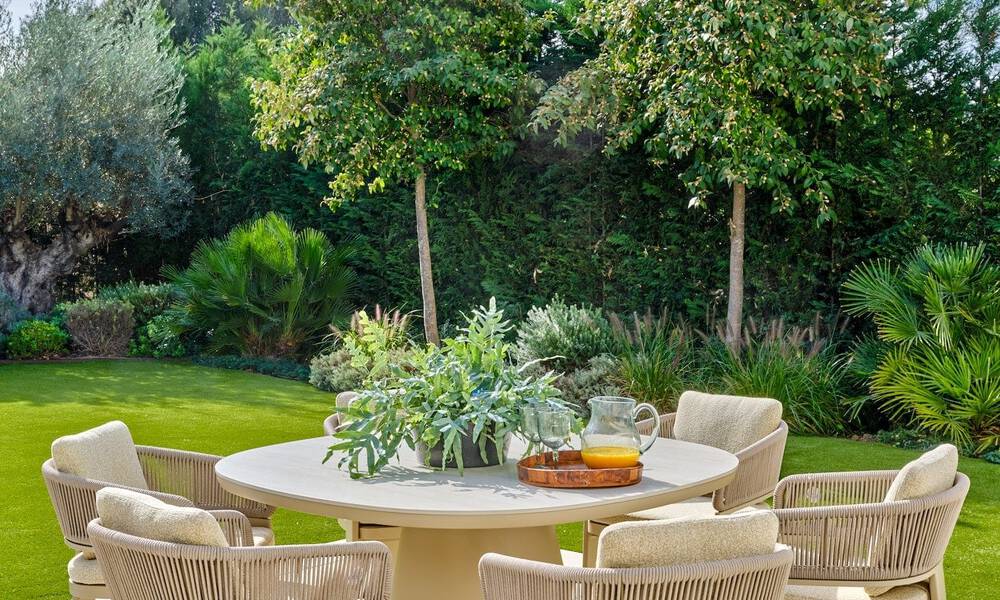 Villa de lujo lista para entrar a vivir, con arquitectura minimalista, en venta en la New Golden Mile entre Marbella y Estepona 789702