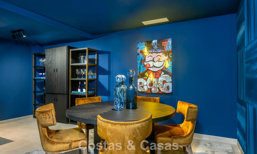 Villa de lujo lista para entrar a vivir, con arquitectura minimalista, en venta en la New Golden Mile entre Marbella y Estepona 789703