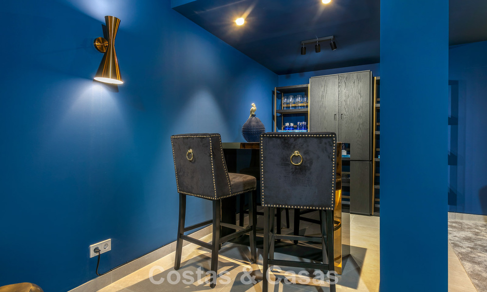 Villa de lujo lista para entrar a vivir, con arquitectura minimalista, en venta en la New Golden Mile entre Marbella y Estepona 789704