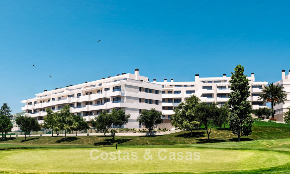 Apartamentos contemporáneos de obra nueva en venta junto al campo de golf en Mijas, Costa del Sol 789300