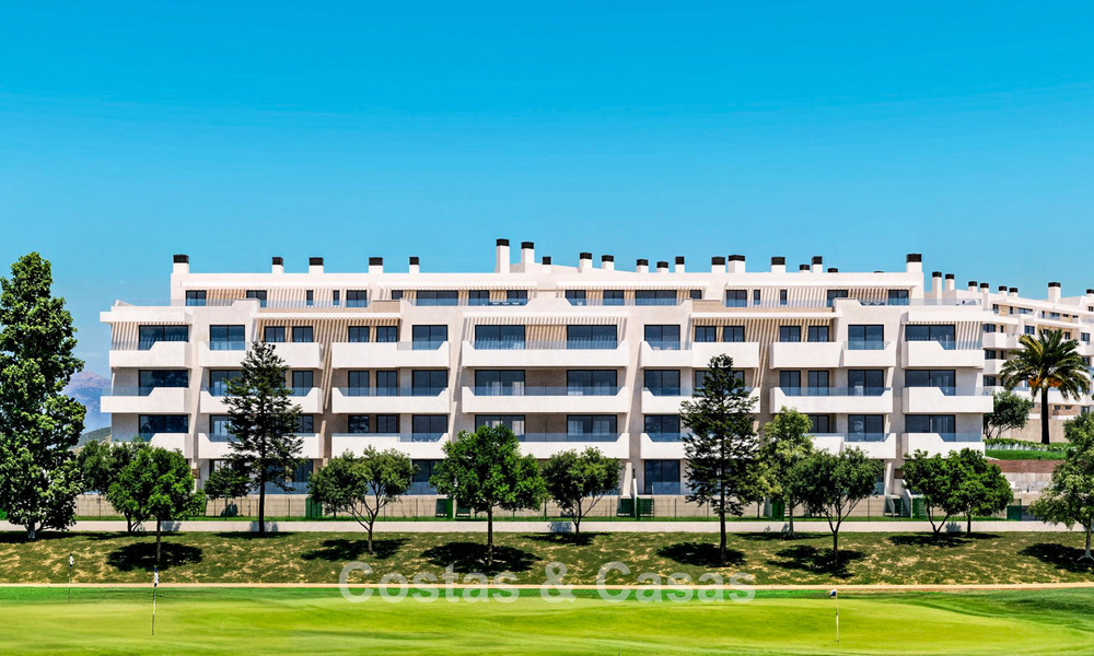 Apartamentos contemporáneos de obra nueva en venta junto al campo de golf en Mijas, Costa del Sol 789304