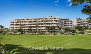 Apartamentos contemporáneos de obra nueva en venta junto al campo de golf en Mijas, Costa del Sol 791144 