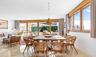 Apartamento contemporáneo listo para entrar a vivir con vistas panorámicas al mar en venta al este de Marbella 789369 