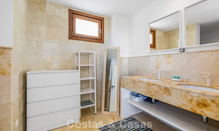 Apartamento contemporáneo listo para entrar a vivir con vistas panorámicas al mar en venta al este de Marbella 789380 