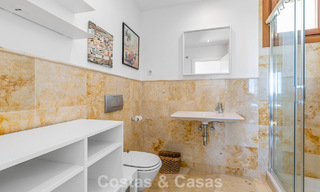 Apartamento contemporáneo listo para entrar a vivir con vistas panorámicas al mar en venta al este de Marbella 789383 