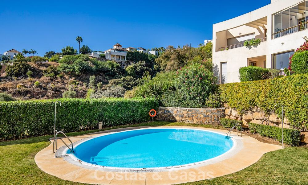 Apartamento contemporáneo listo para entrar a vivir con vistas panorámicas al mar en venta al este de Marbella 789386