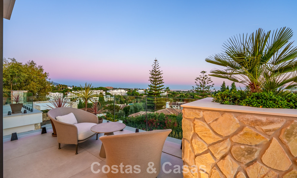 Exclusiva villa de lujo contemporánea en venta dentro de una comunidad segura en La Quinta, Benahavís - Marbella 789399