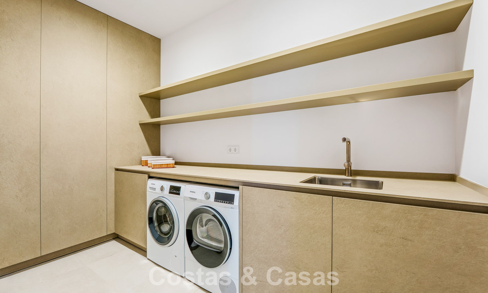 Exclusiva villa de lujo contemporánea en venta dentro de una comunidad segura en La Quinta, Benahavís - Marbella 789414